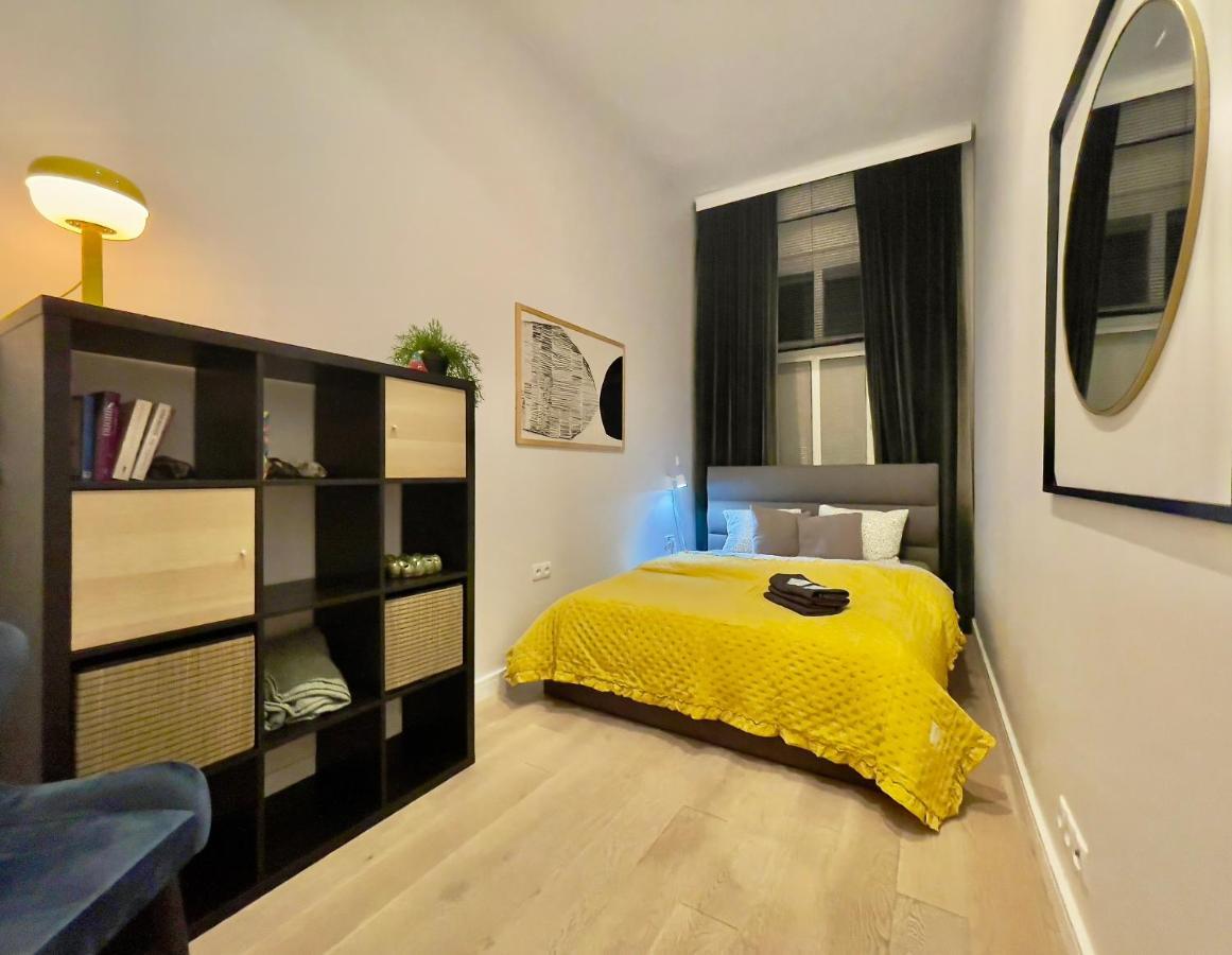 Spacious Apart In The Center- Main Square 300M Wroclaw Bagian luar foto